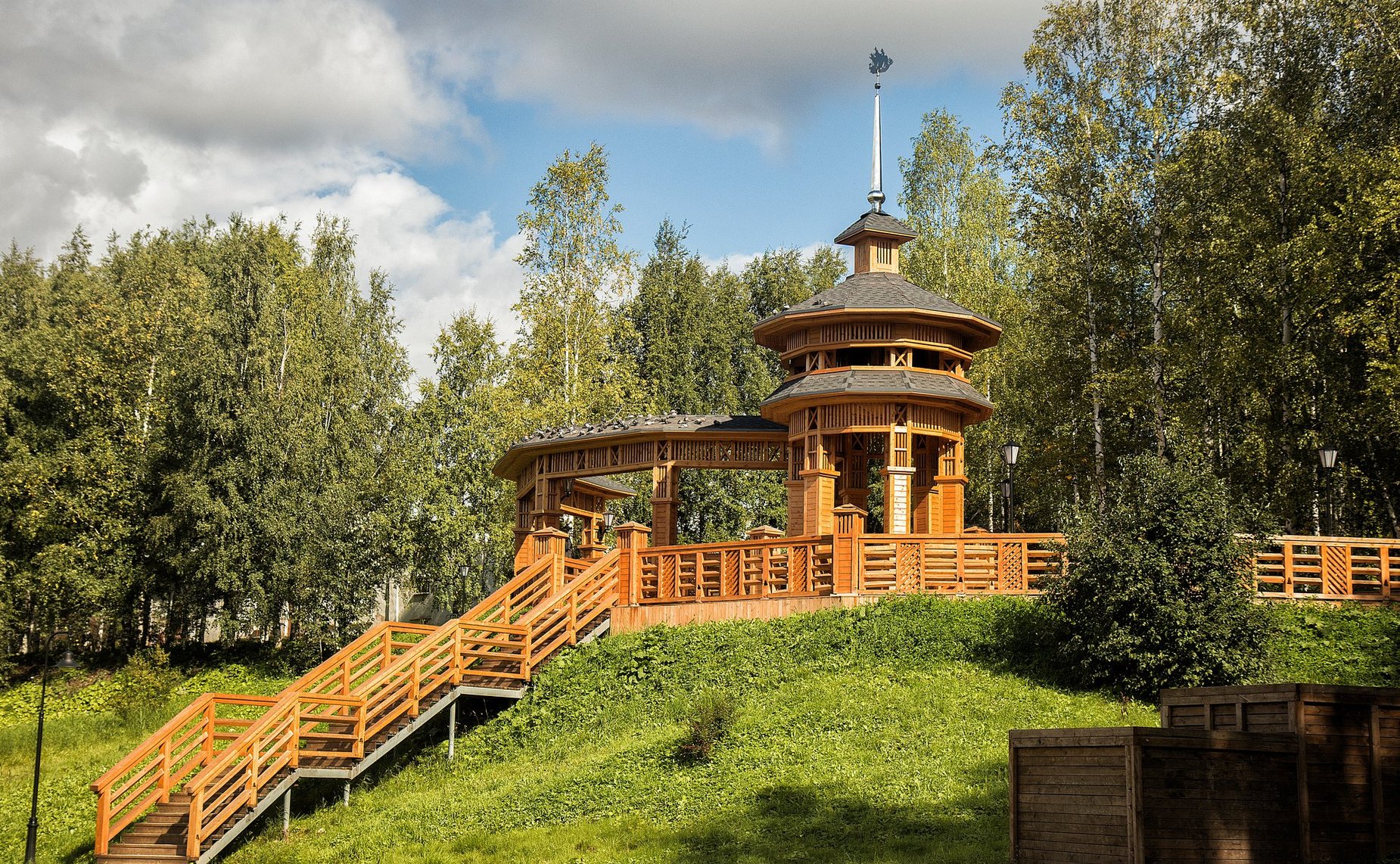 Юрий Воробьев в рамках рабочей поездки в Вытегорский район осмотрел обновленную набережную реки Вытегры и открыл памятную табличку Почетному члену Императорского Русского географического общества Константину Посьету