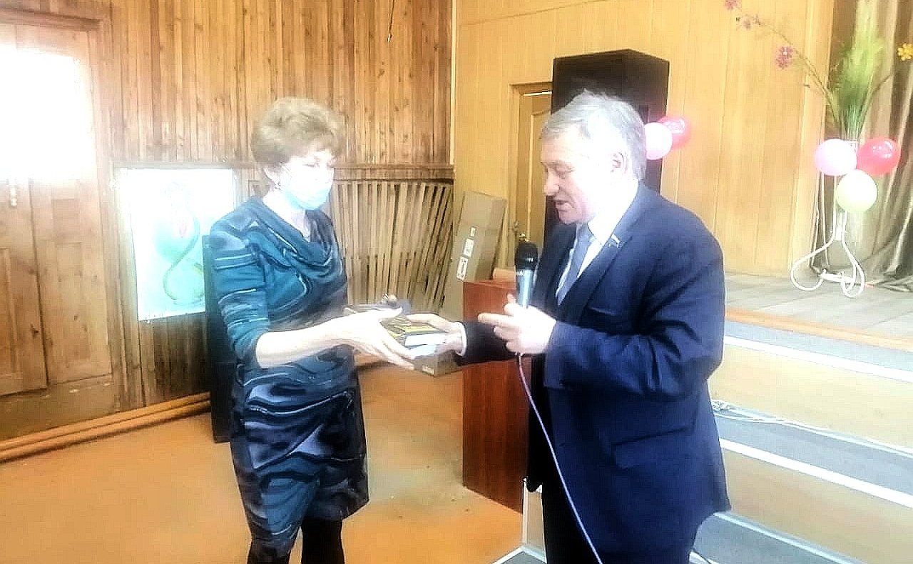 Сергей Михайлов в рамках рабочей поездки в регион встретился с учащимся Нерчинского аграрного техникума