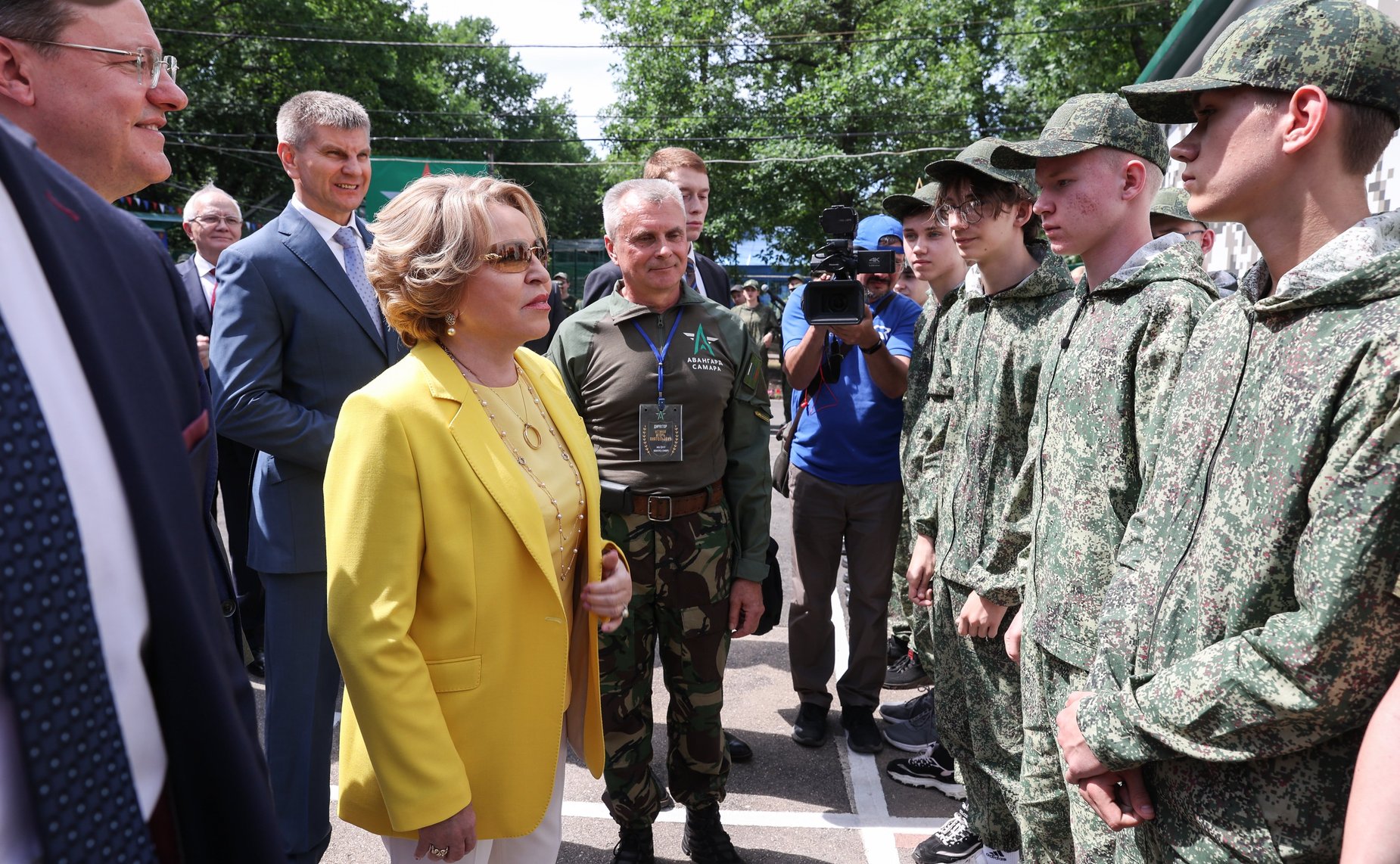 Председатель СФ Валентина Матвиенко и губернатор Самарской области Дмитрий Азаров посетили центр военно-патриотического воспитания «Авангард-Самара» и приняли участие в торжественном открытии военно-патриотической смены «Защитники Отечества»