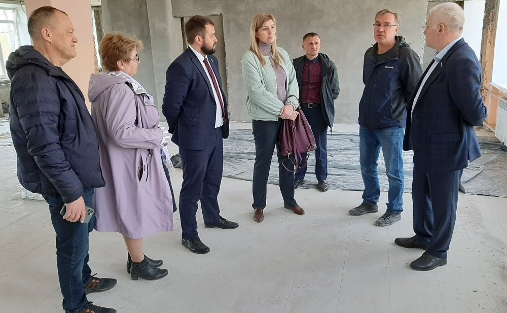 Сергей Мартынов осмотрел здание Куженерской основной школы