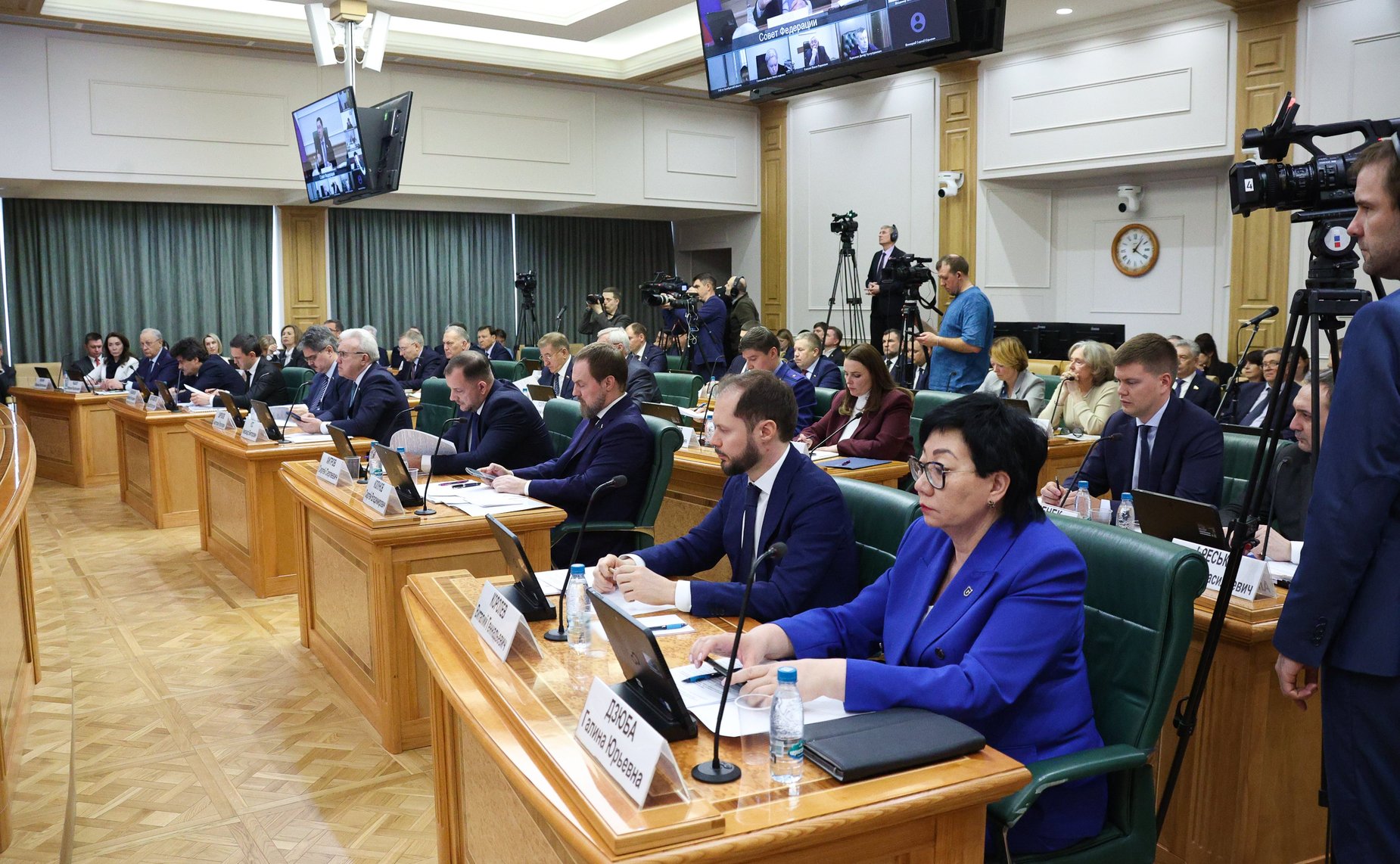Парламентские слушания на тему «Вопросы повышения эффективности управления многоквартирными домами: основные подходы и предложения»