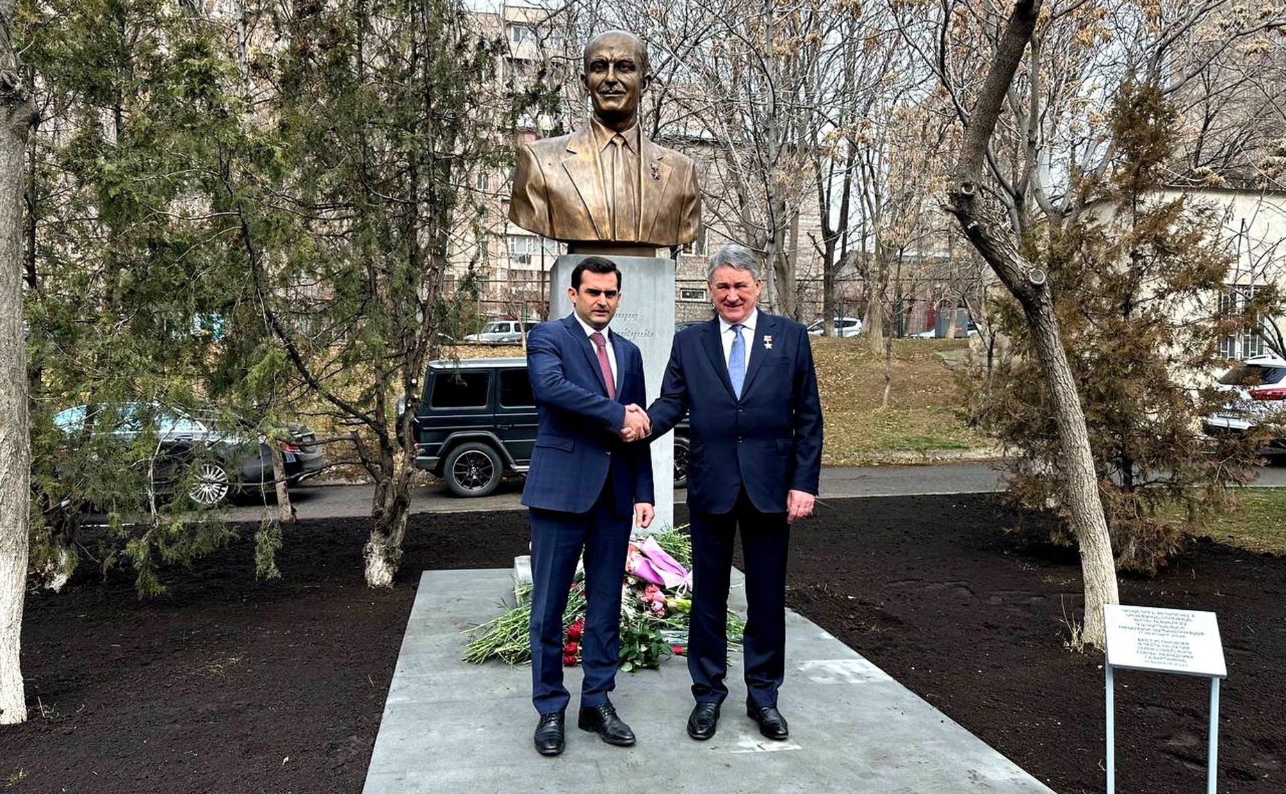 Торжественное открытие бюста в честь легендарного советского разведчика, Героя Советского Союза Геворга Варданяна