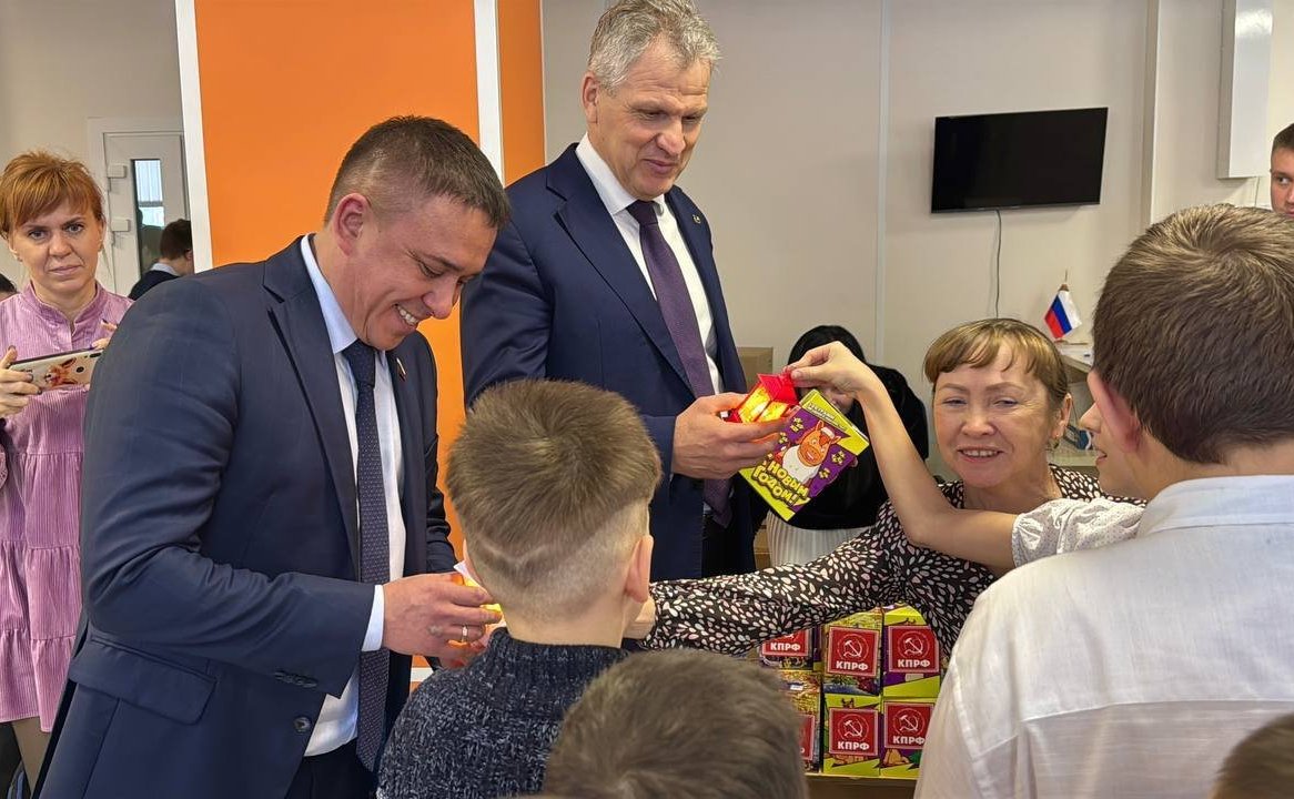 Айрат Гибатдинов поздравил воспитанников ульяновских интернатов с наступающими праздниками