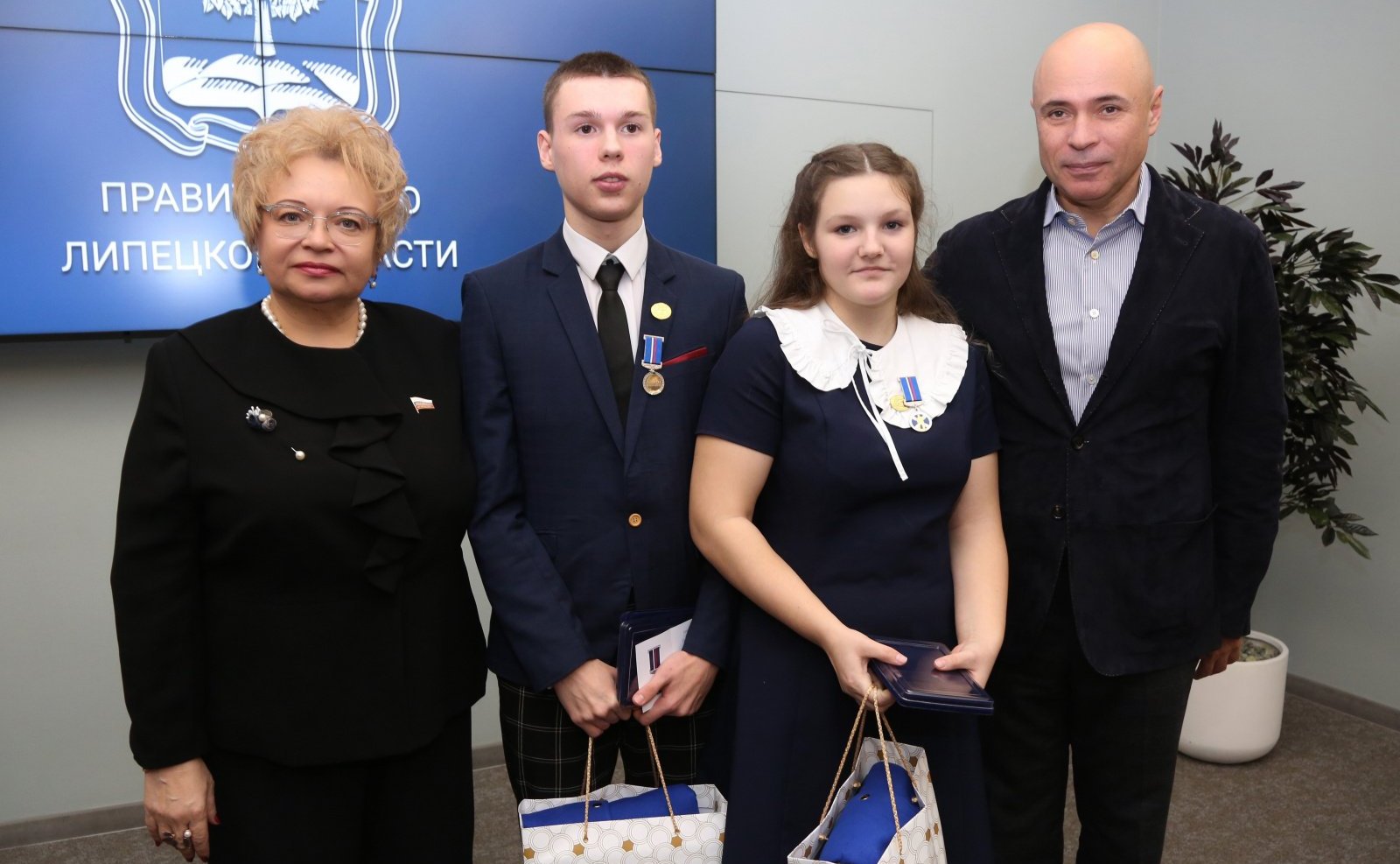 Оксана Хлякина вручила в Липецке детям-героям награды «За проявленное мужество»