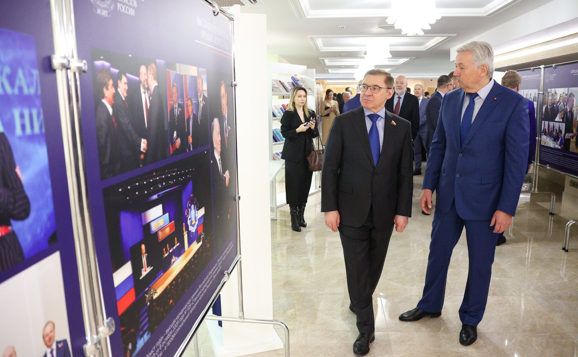 Андрей Клишас открыл выставку, посвященную 20-летию Ассоциации юристов России