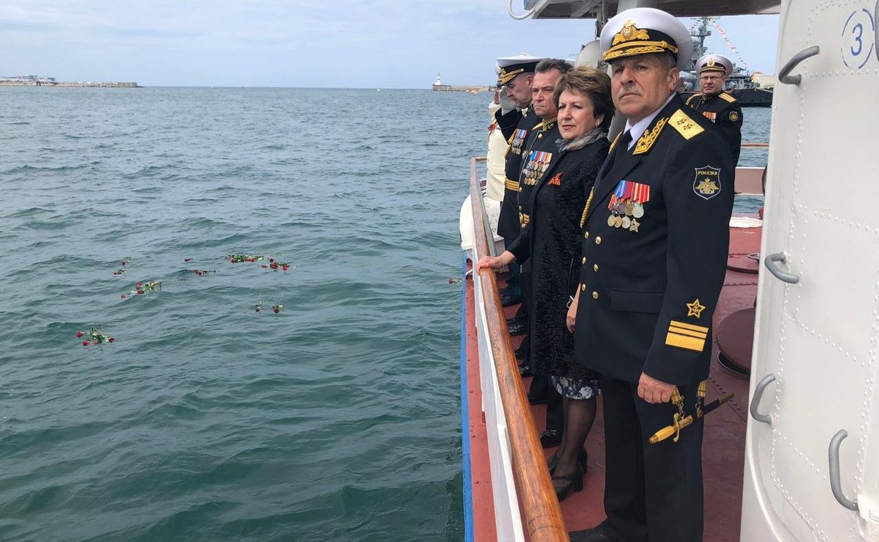 Е. Алтабаева и В. Куликов в Севастополе приняли участие в параде, посвященном 75-летию Великой Победы