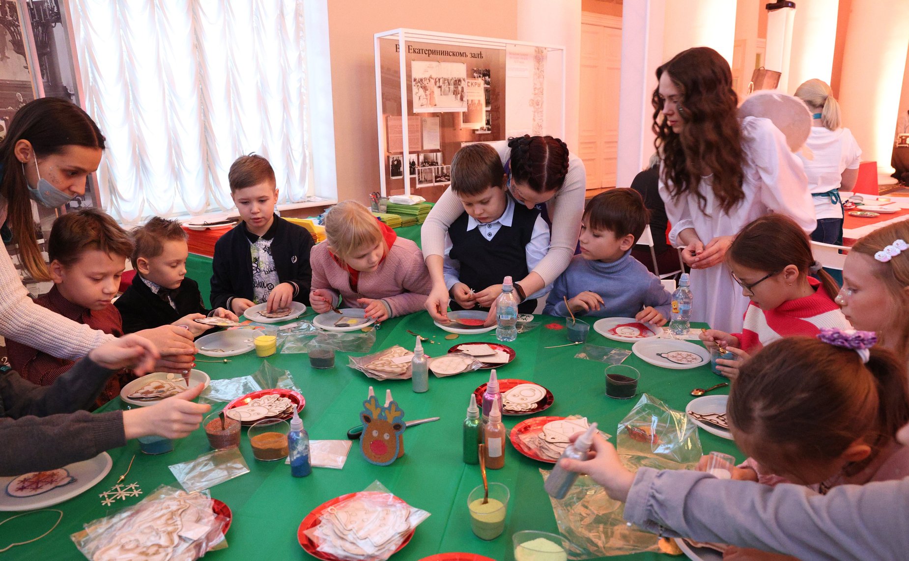 Дети из семей участников специальной военной операции стали гостями праздника «Рождество Христово в Таврическом дворце»