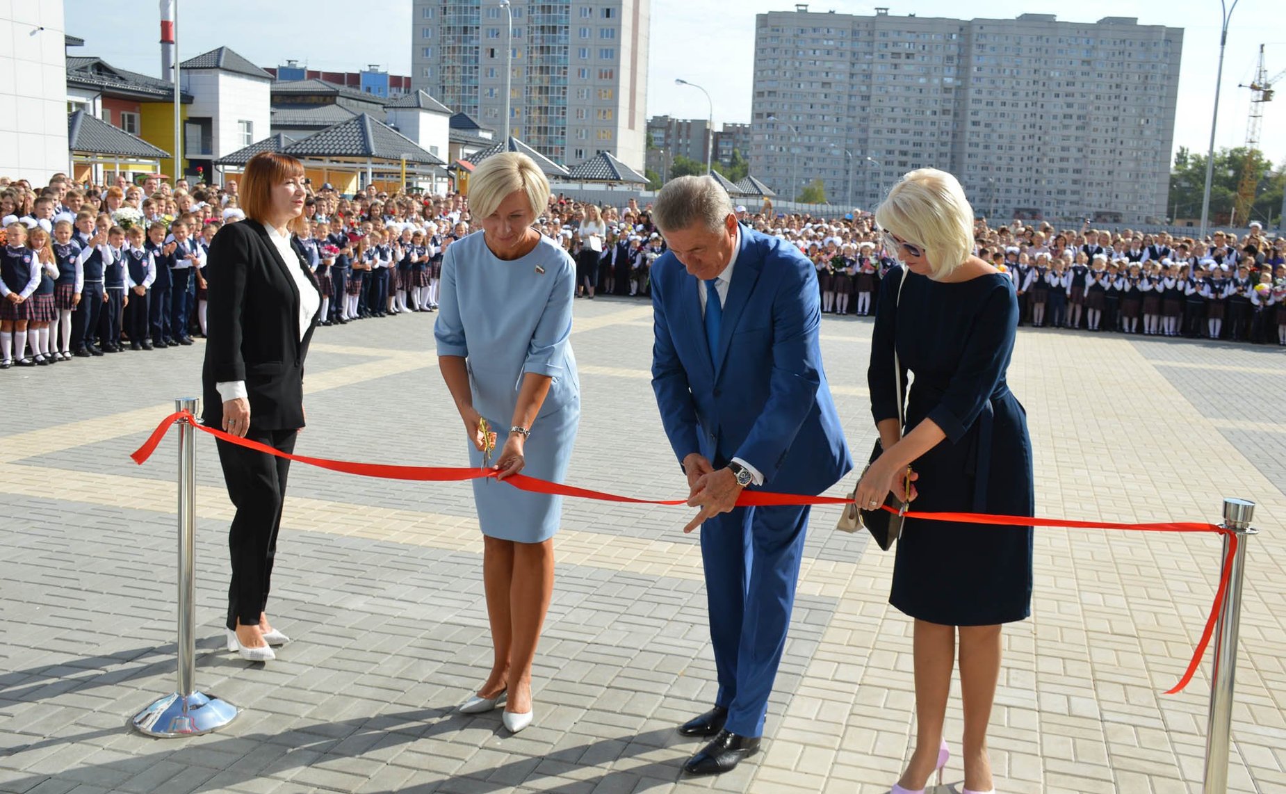 Сергей Лукин в День знаний принял участие в открытии в регионе двух школ, построенных в рамках реализации нацпроектов