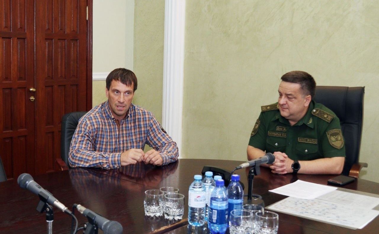 Эдуард Исаков провёл рабочую встречу с генеральным директором ГУП ДНР «Донецкая железная дорога» Олегом Калеватых, генеральным директором ТК «Железные дороги Донбасса» Владимиром Кабацием