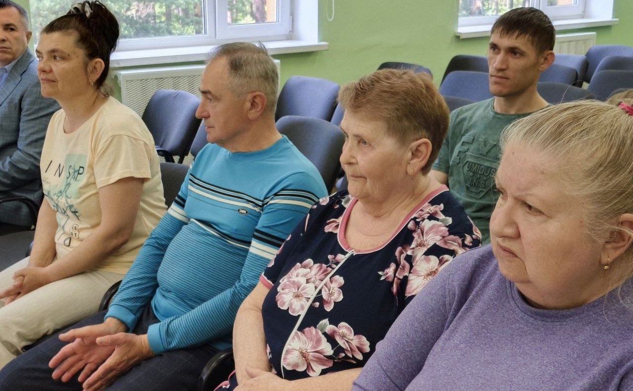 Александр Башкин и Николай Владимиров посетили пункт временного размещения вынужденных переселенцев, эвакуированных с Донбасса