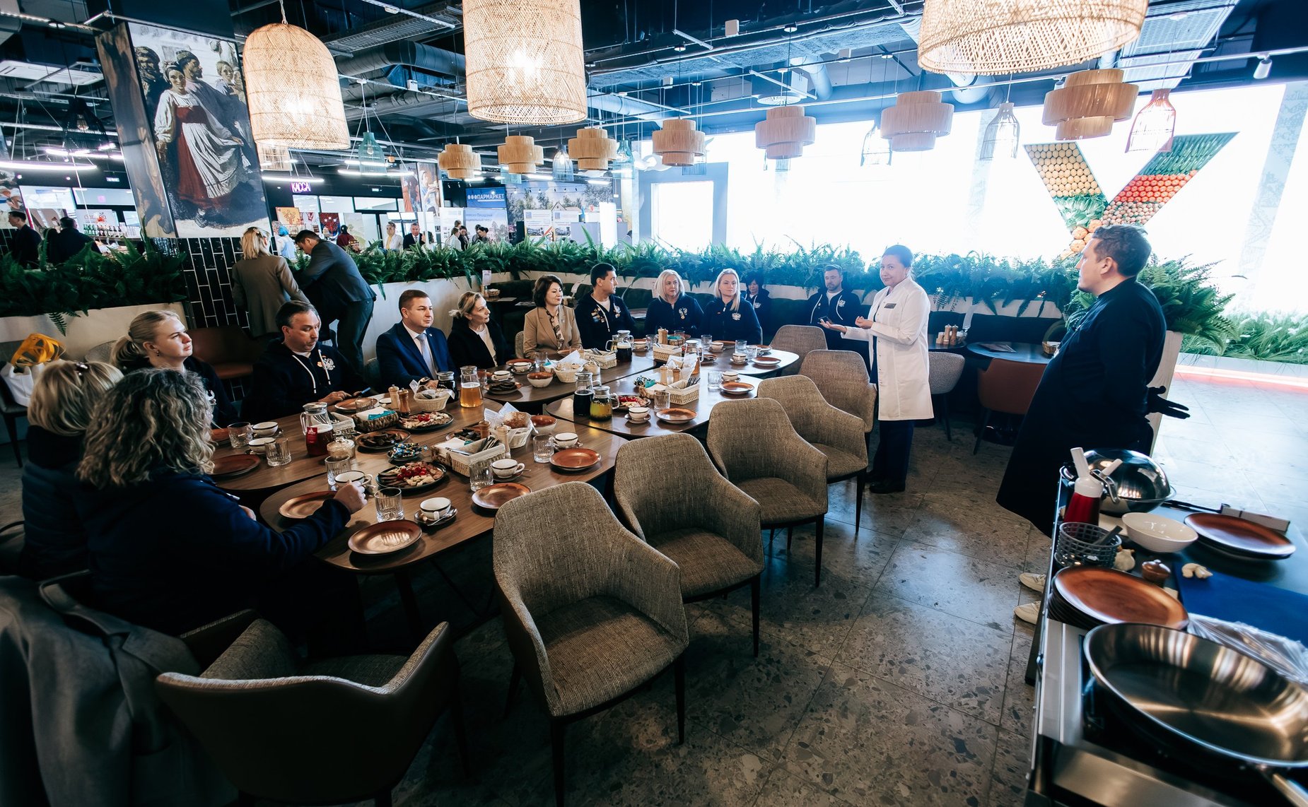 Сенаторы посетили агромаркет «Пехет»