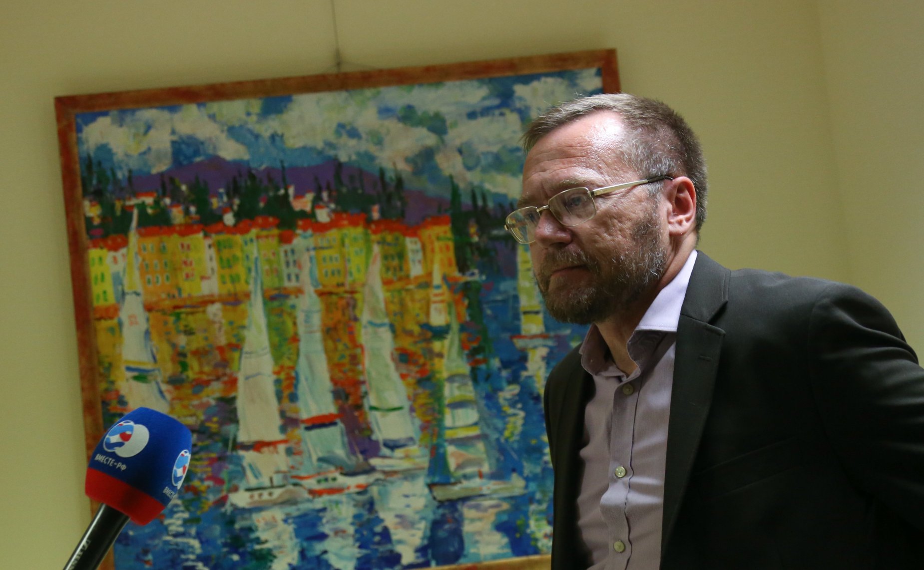 Открытие в Совете Федерации выставки художника В. Пугачева «Радостное небо»