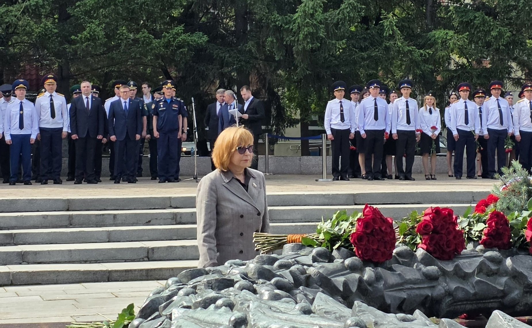 Наталья Котова в день 85-й годовщины начала Великой Отечественной войны приняла участие в возложении цветов к Вечному огню