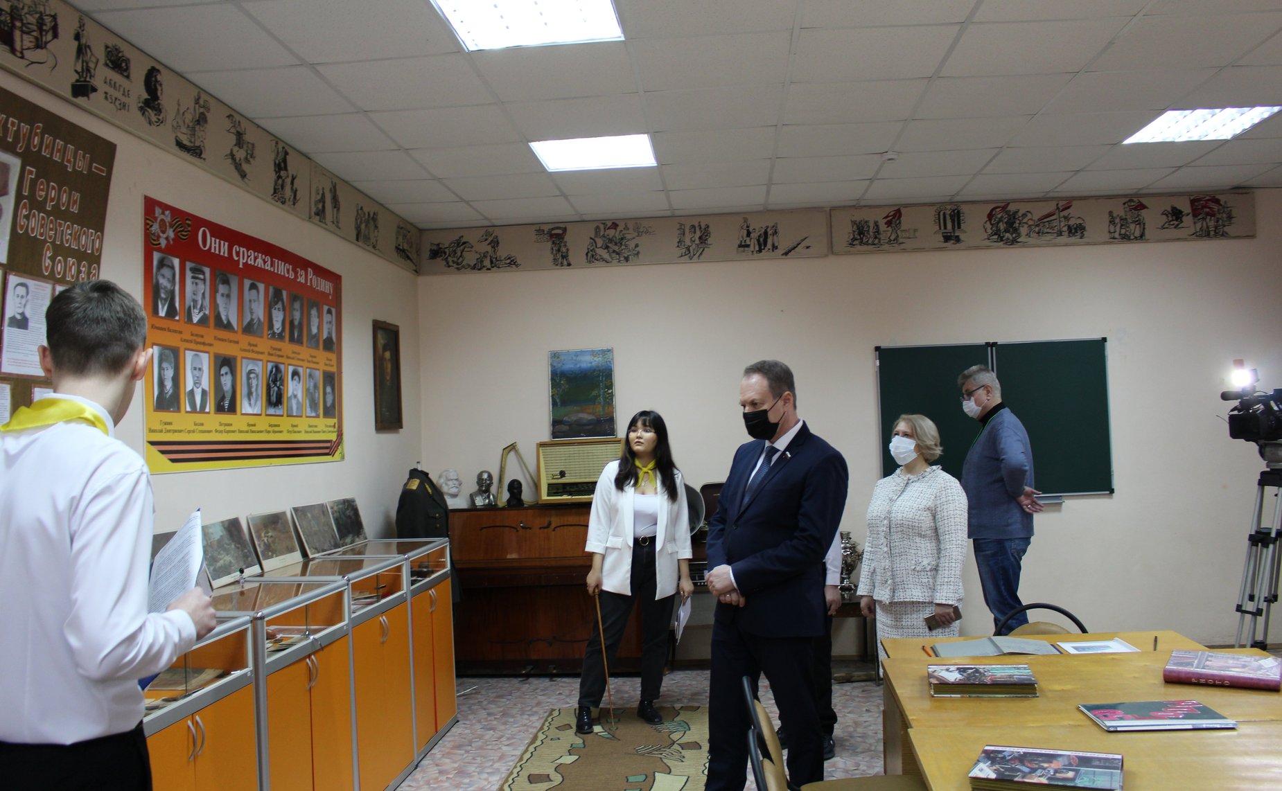 Александр Башкин наградил астраханского школьника — лауреата конкурса «Дорога жизни»