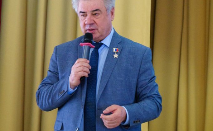 Виктор Бондарев