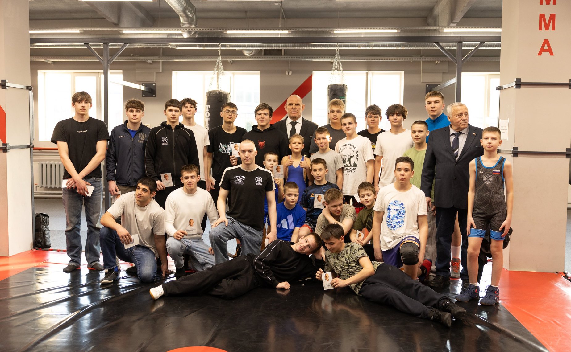 Александр Карелин посетил Школу боевых искусств в Пскове