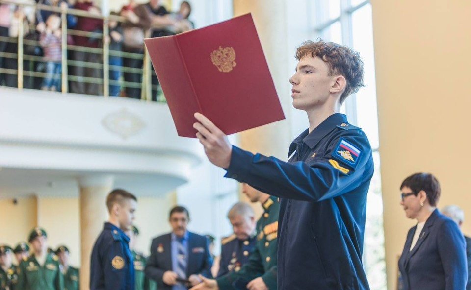 Светлана Кириллова посетила торжественную церемонию принятия присяги курсантами Клуба юных лётчиков, космонавтов и десантников