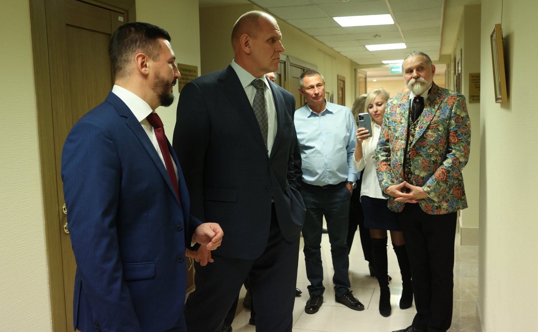 В Совете Федерации открылась выставка картин «Первый художник Новосибирска»