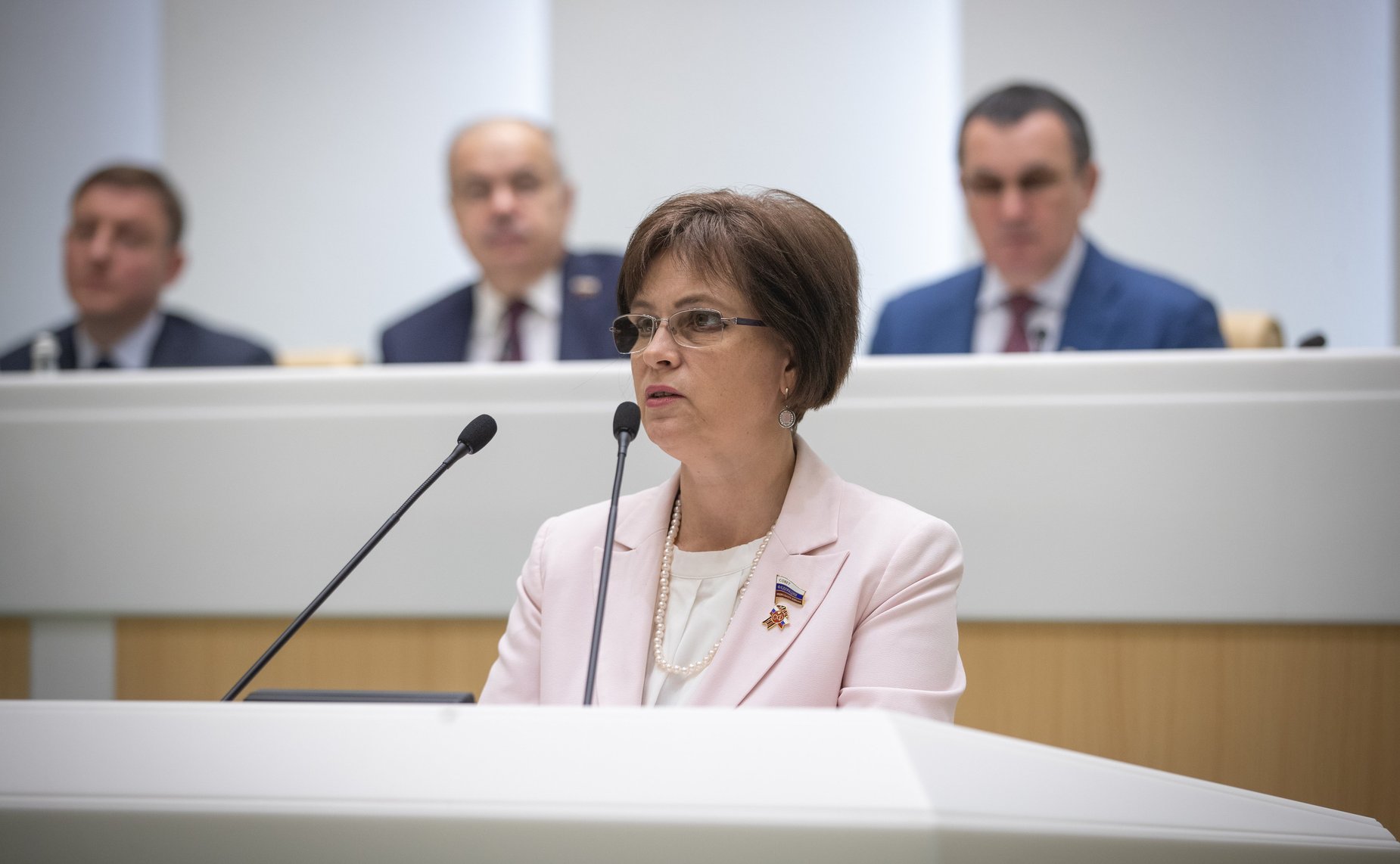 Елена Попова