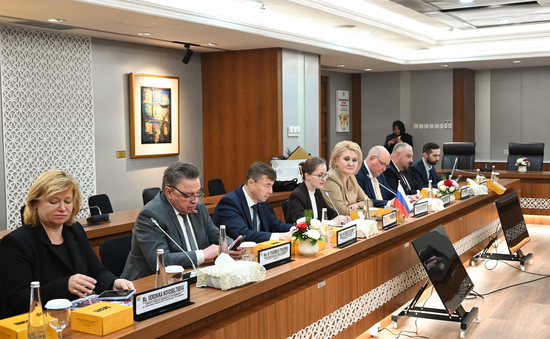 Сенаторы провели переговоры с Равиндрой Аирлангой и председателем Группы дружбы Совета народных представителей Республики Индонезии с нижней палатой российского парламента Вихади Виджаянто