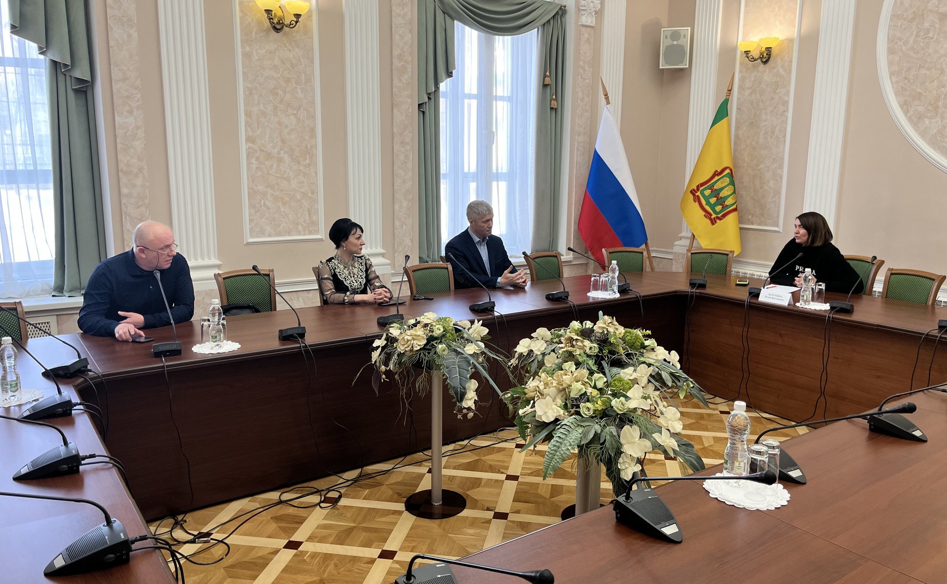 Юлия Лазуткина в ходе поездки в регион провела рабочую встречу с руководством лечебно-оздоровительного центра «БлагоДарю» и посетила реабилитационную базу