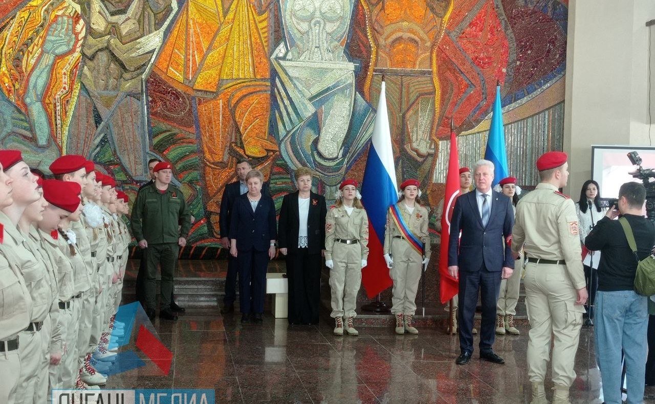 Ольга Бас приняла участие в церемонии приема детей в ряды «Юнармии» в ЛНР