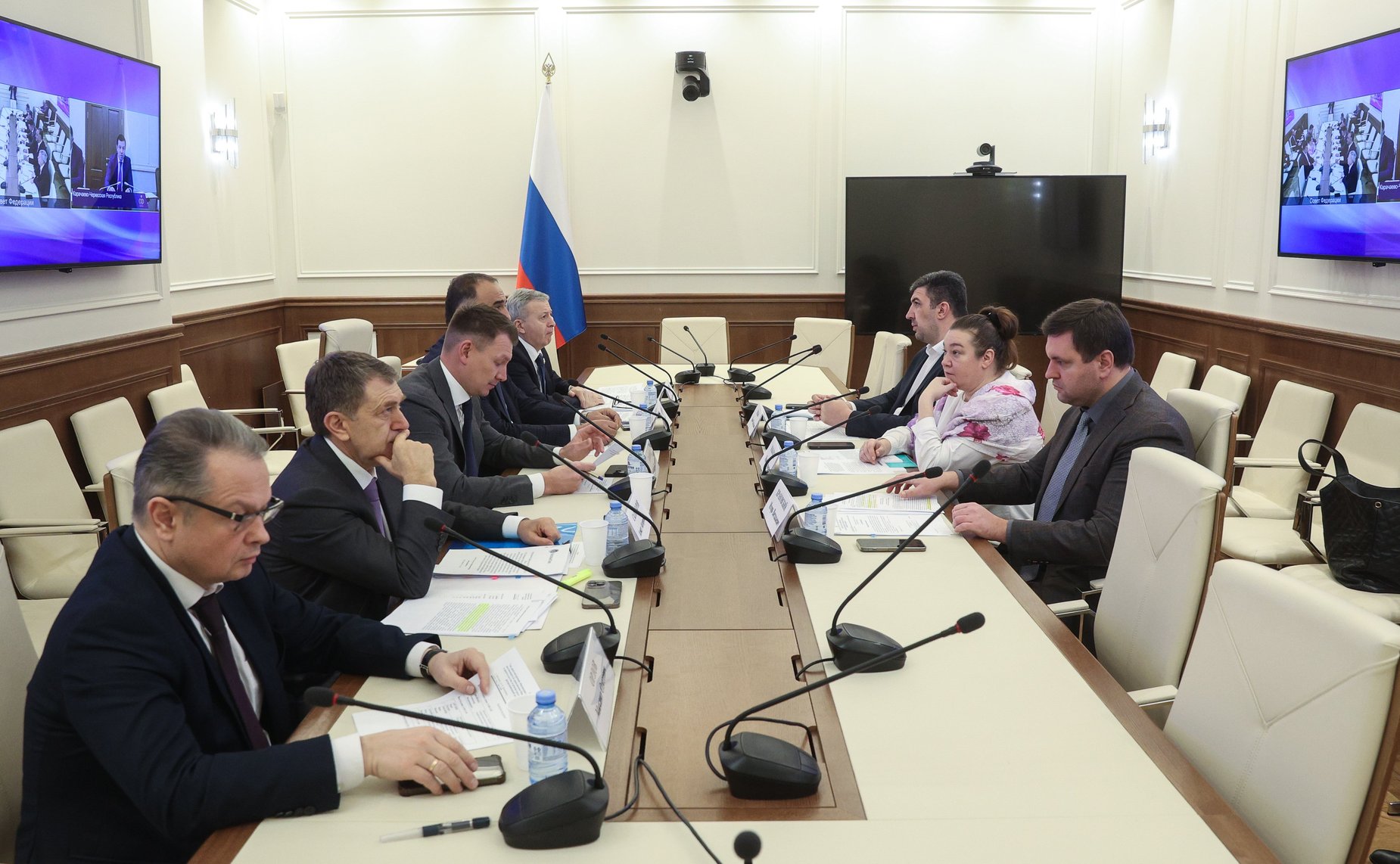 Совещание по рассмотрению обращения главы КЧР о возможности дополнения Перечня объектов капитального строительства, строительство и реконструкция которых допускаются при осуществлении рекреационной деятельности в национальных парках