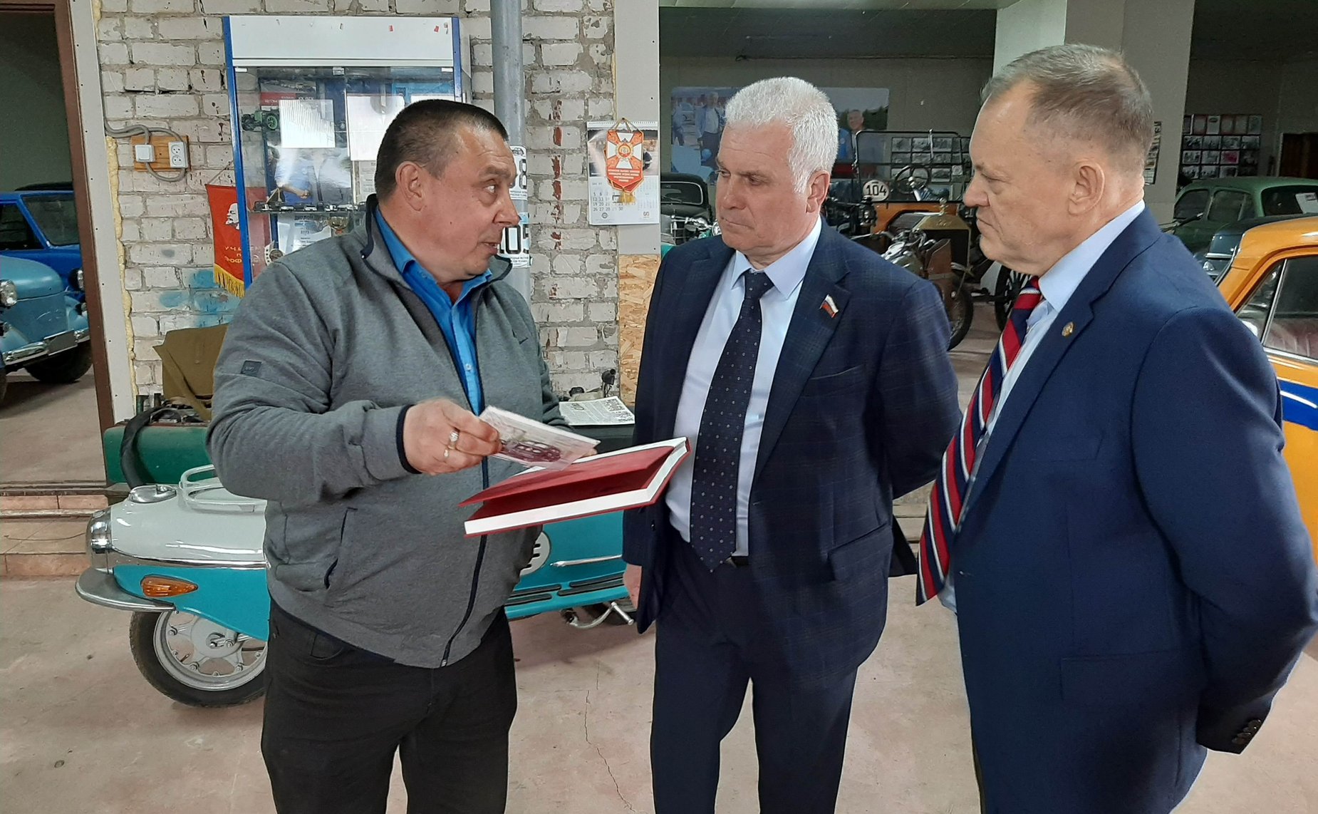 Сергей Мартынов в рамках рабочей поездки по республике посетил «Ретро-музей семьи Куклиных» в поселке Новый Торъял