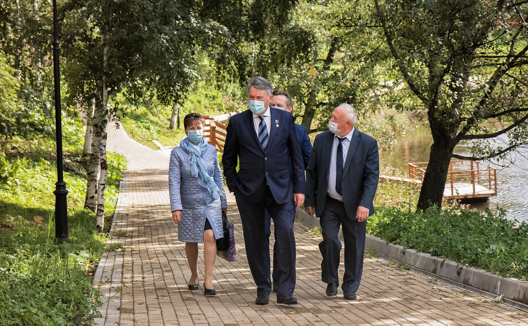 Юрий Воробьев в рамках рабочей поездки в Вытегорский район осмотрел обновленную набережную реки Вытегры и открыл памятную табличку Почетному члену Императорского Русского географического общества Константину Посьету