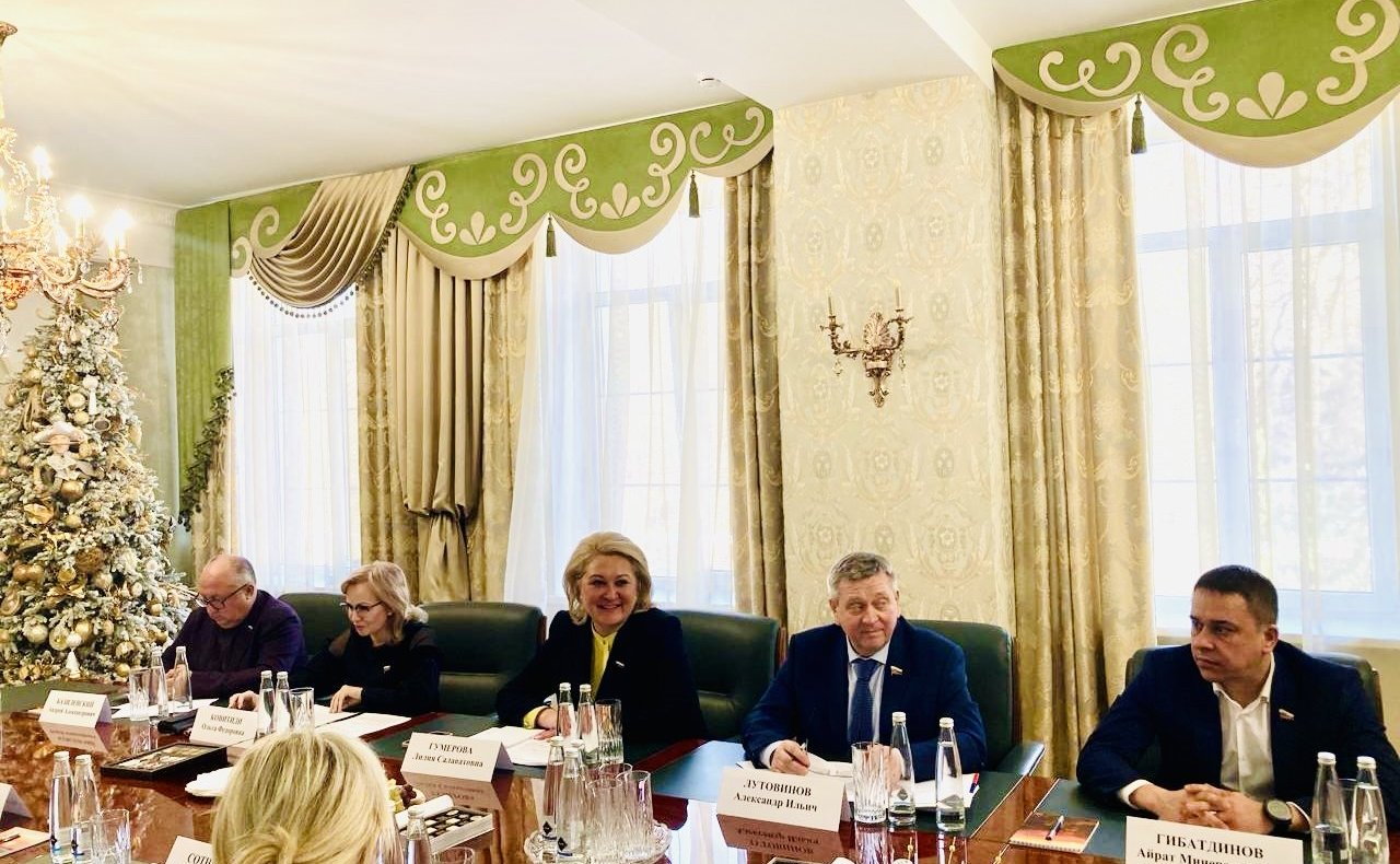 Лилия Гумерова провела встречу с коллективом Классического пансиона МГУ имени Ломоносова