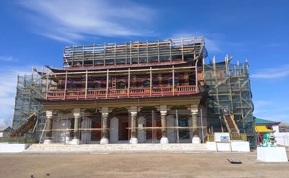 Баир Жамсуев в рамках региональной недели посетил Цугольский дацан, где оценил ход ремонтно-реставрационных работ в Согчен дугане