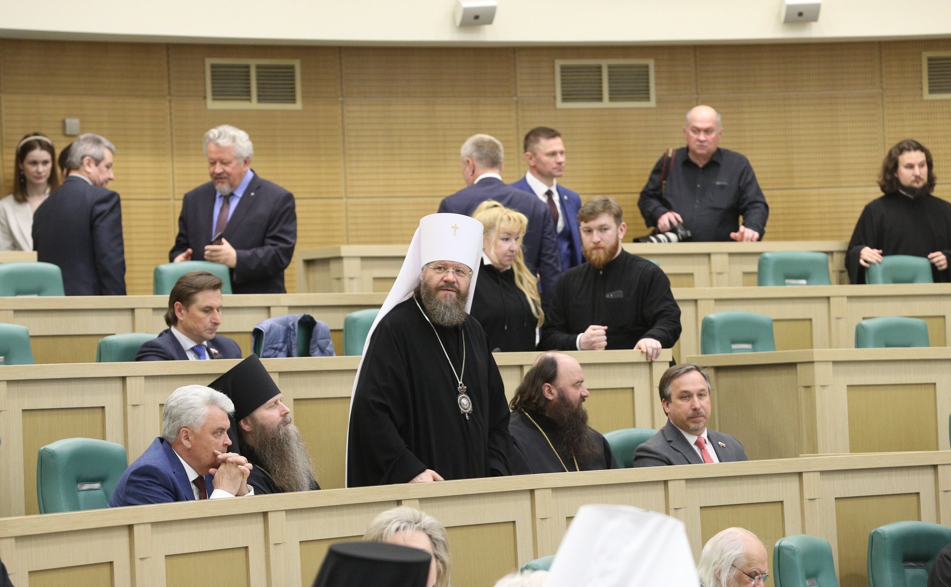 Пленарное заседание Х Парламентских встреч в рамках ХХХ Международных образовательных чтений «К 350-летию со дня рождения Петра I: секулярный мир и религиозность»