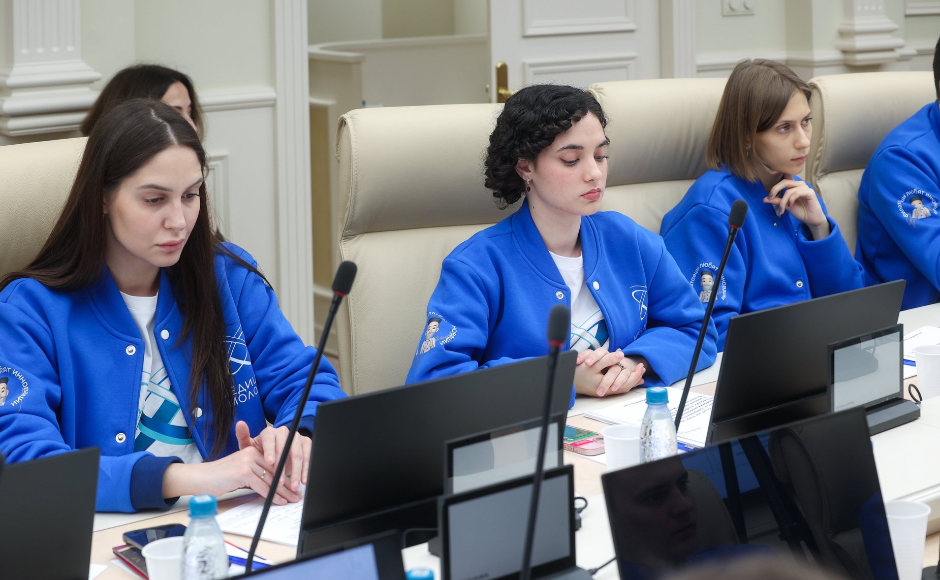 Круглый стол Комитета СФ по социальной политике «Актуальные вопросы совершенствования мер поддержки молодых специалистов, работающих в сфере здравоохранения (в рамках проекта «Всероссийская научная школа «Медицина молодая»)»