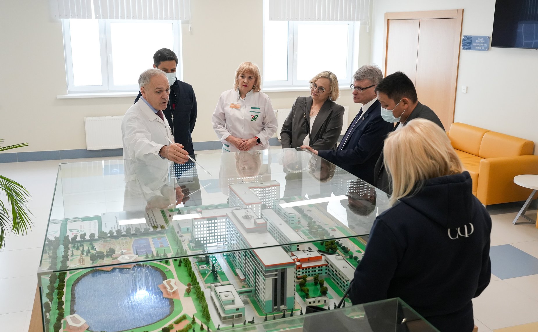 Сенаторы посетили госпиталь для ветеранов войн и Республиканский лечебно-реабилитационный центр на базе городской клинической больницы №7 им. М. Н. Садыкова