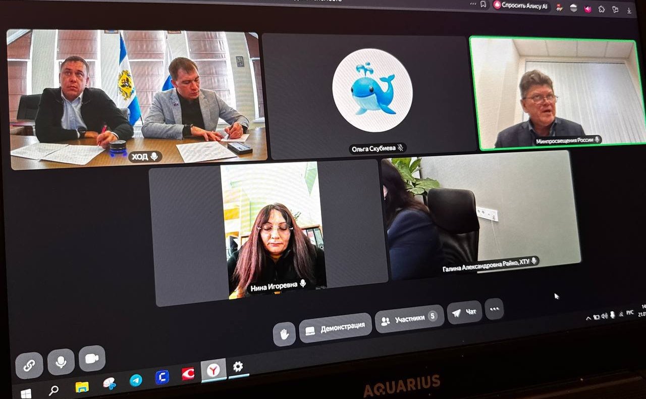 Основной площадкой для диалога с представителями образовательного сообщества региона стала Херсонская областная дума