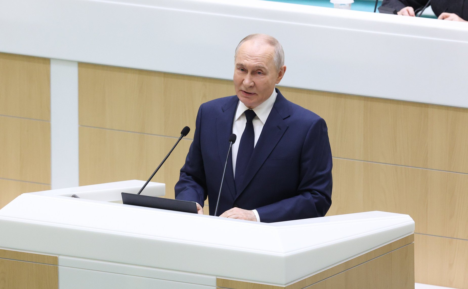 Президент Российской Федерации Владимир Путин выступил на заседании Совета Федерации, которое завершает осеннюю парламентскую сессию