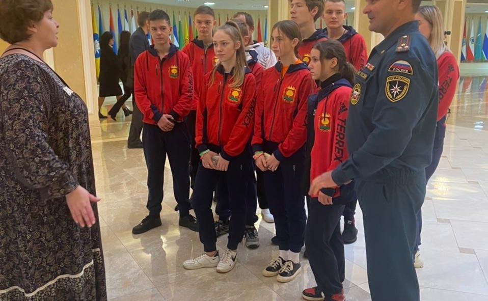 Оксана Хлякина организовала поездку в Москву команды ребят, которые являются постоянными участниками и призерами городских, областных, межрегиональных и всероссийских соревнований по спортивному туризму