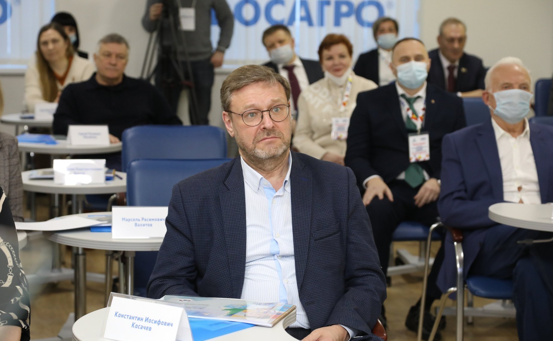 Сенаторы посетили Кировский филиал Мурманского арктического государственного университета, молодежный культурный центр «ДРОЗД» (Детям России образование, здоровье, духовность), музейно-выставочный центр предприятия «Апатит», туристический кластер «Большой