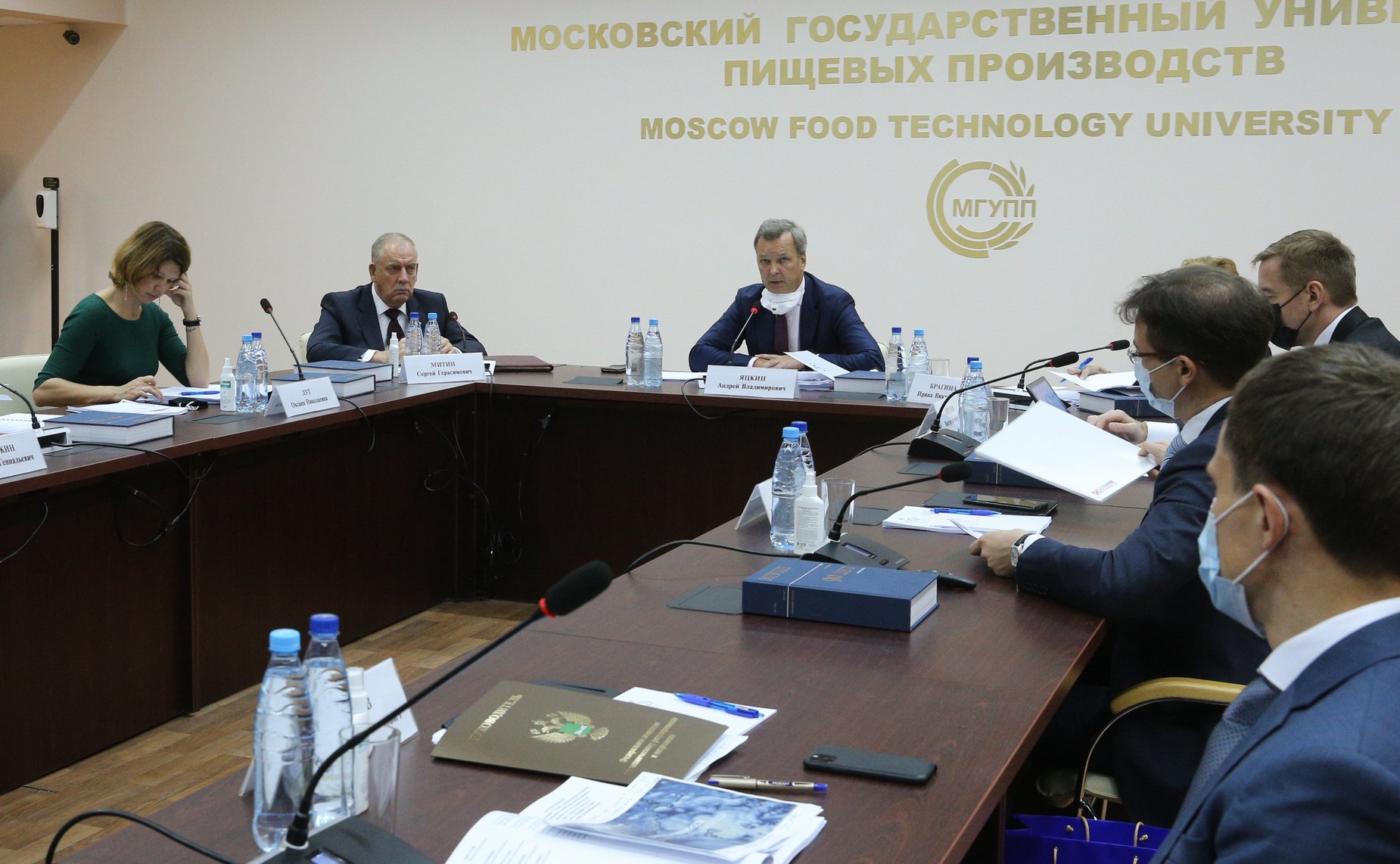 Парламентские слушания на тему «О мерах по противодействию незаконному обороту упакованной питьевой воды, включая природную минеральную воду»