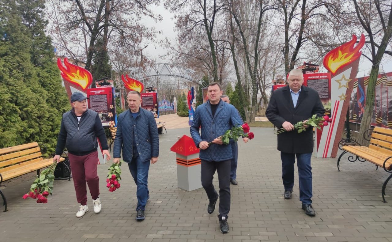 Олег Алексеев во время рабочей поездки в регион принял участие в торжествах, посвященных 60-летию со дня полета в космос Юрия Гагарина