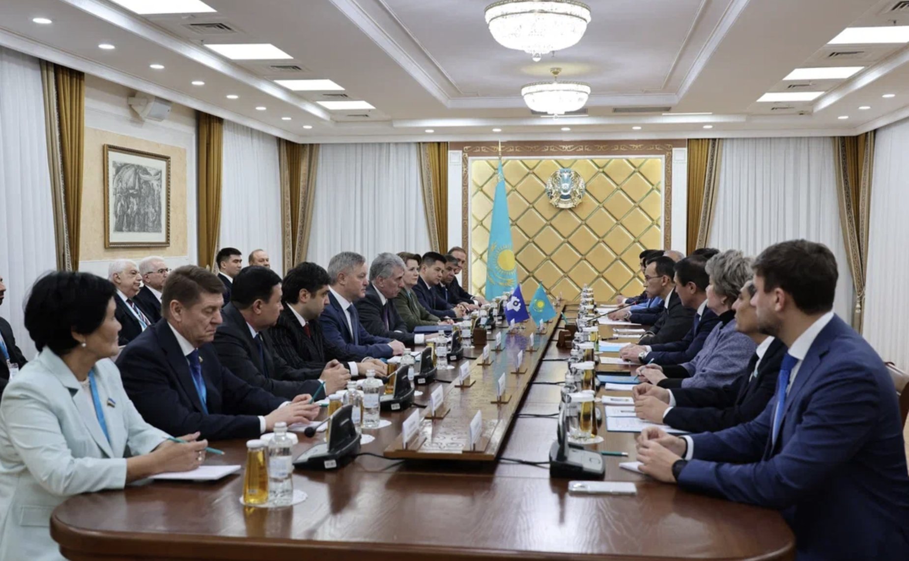 Делегация сенаторов приняла участие в наблюдении за проведением референдума по принятию новой Конституции Казахстана