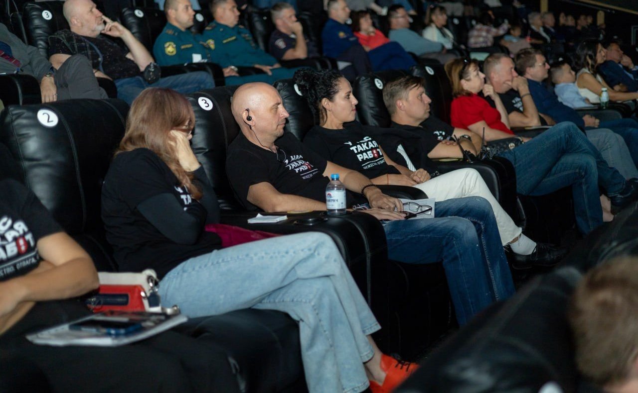 Маргарита Павлова в ходе поездки в регион открыла кинопоказ историко-документального фильма «У нас такая работа. Мужество. Отвага. Честь»