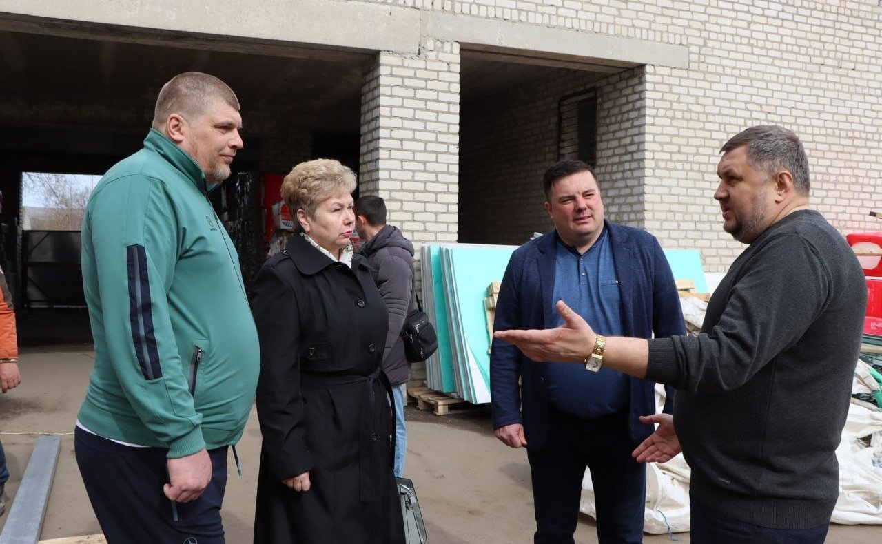 Ольга Бас проинспектировала ход восстановительных работ на социальных объектах ЛНР