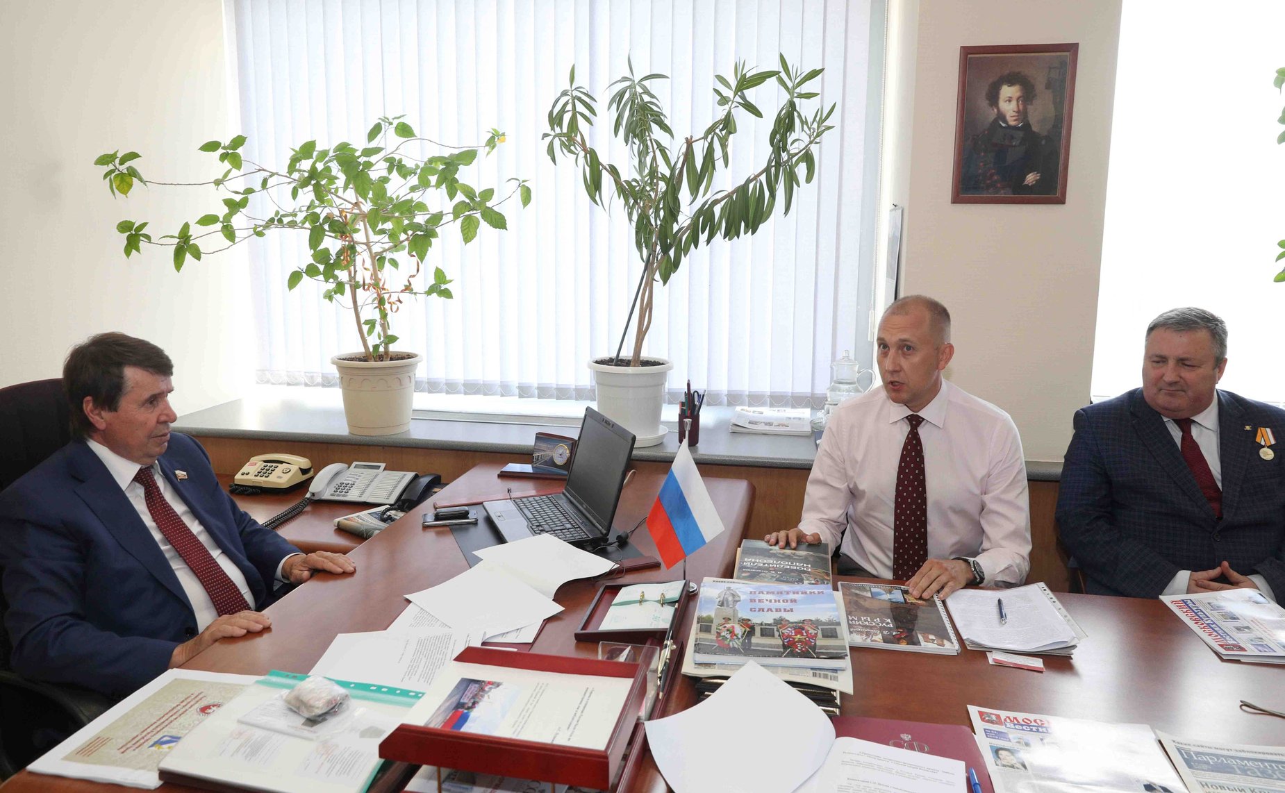 Сергей Цеков провел в регионе встречу с членами Союза писателей и представителями СМИ