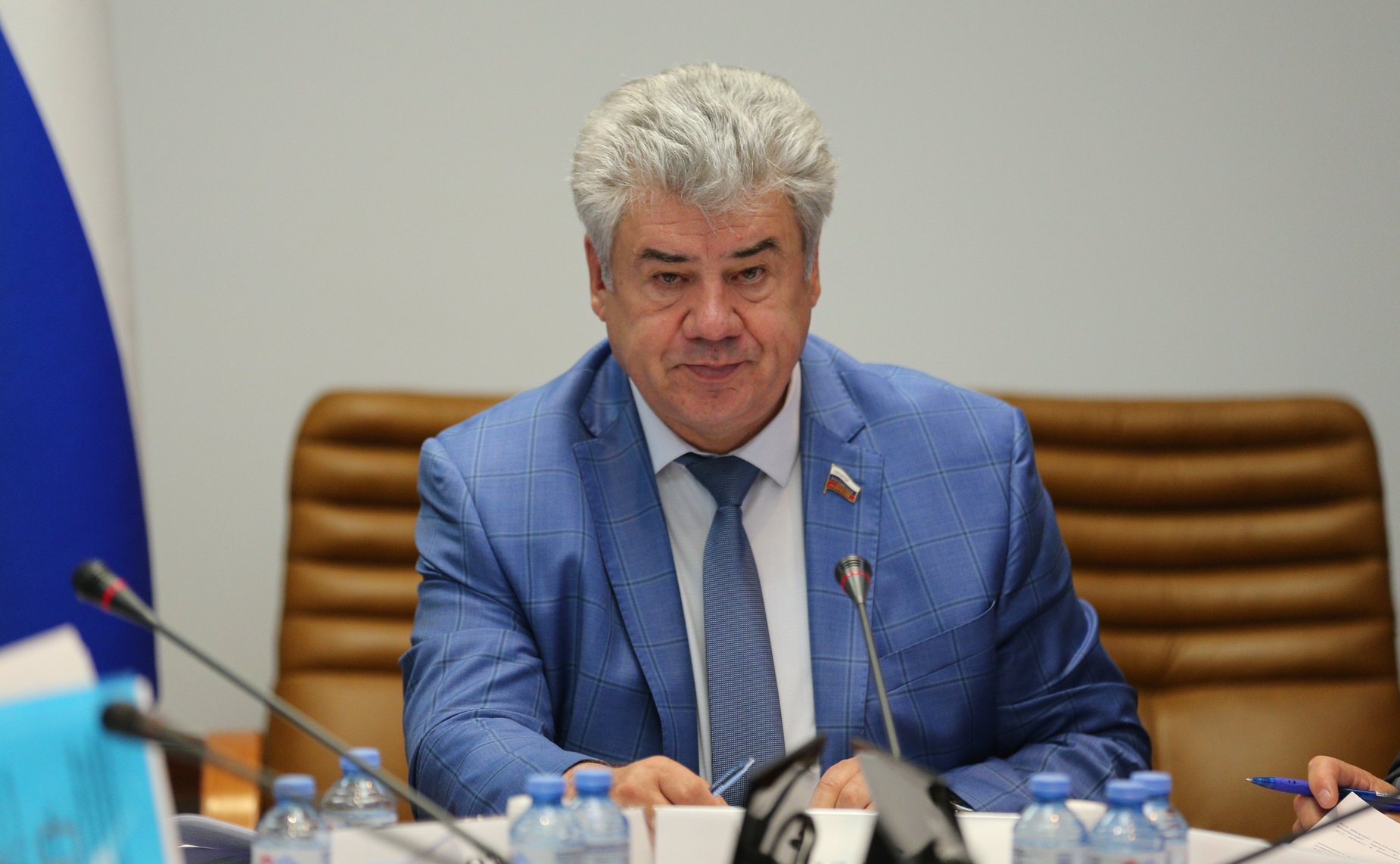 Виктор Бондарев