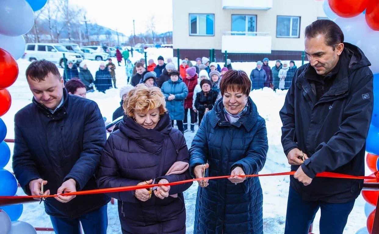 Андрей Хапочкин принял участие в открытии фельдшерско-акушерского пункта в селе Углезаводское Долинского района