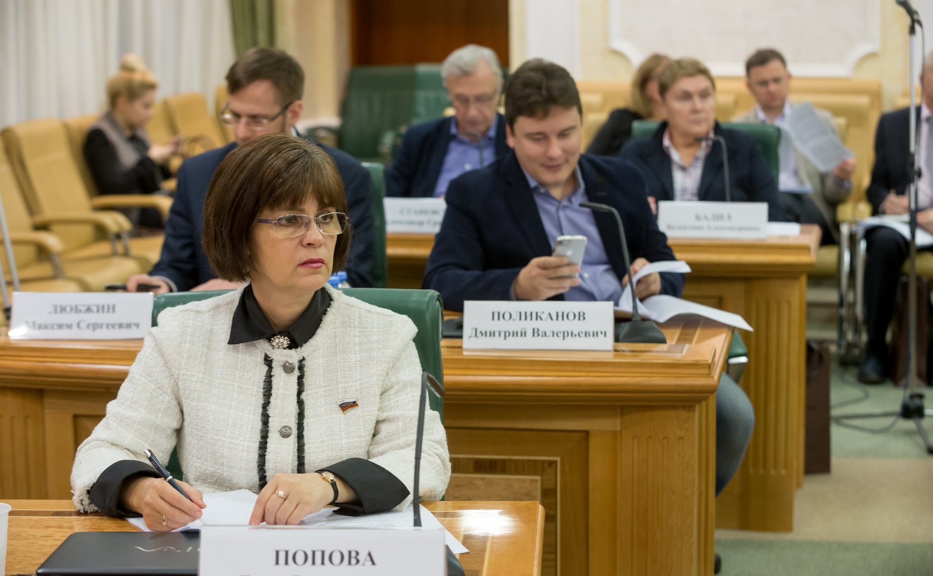 Елена Попова