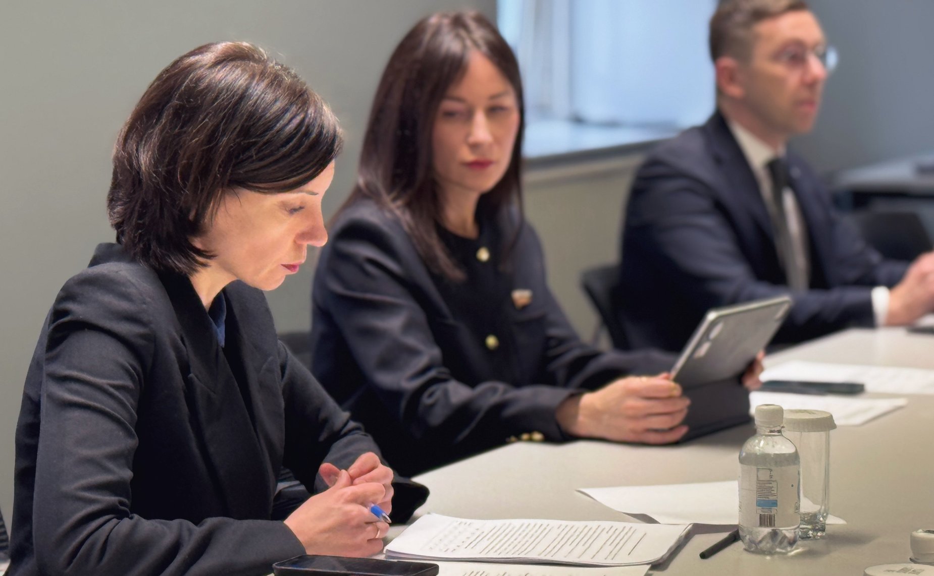 Елена Дягилева провела совещание, темами которого стали действующие преференции для бизнеса в Мурманской области и вектор дальнейшего развития льготных режимов на Дальнем Востоке и в Арктике