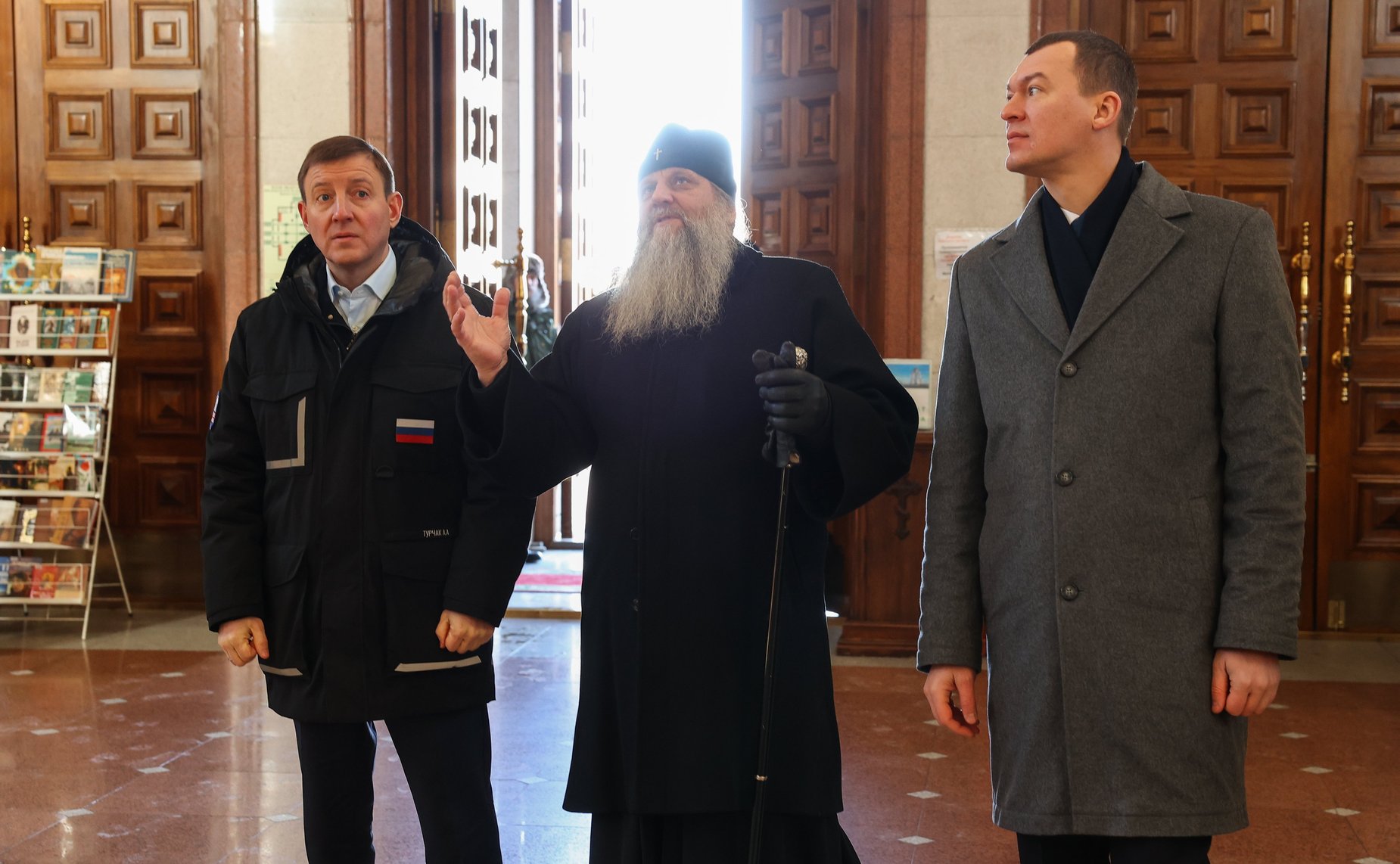 Андрей Турчак вместе с Михаилом Дегтяревым посетили храм Мемориального комплекса