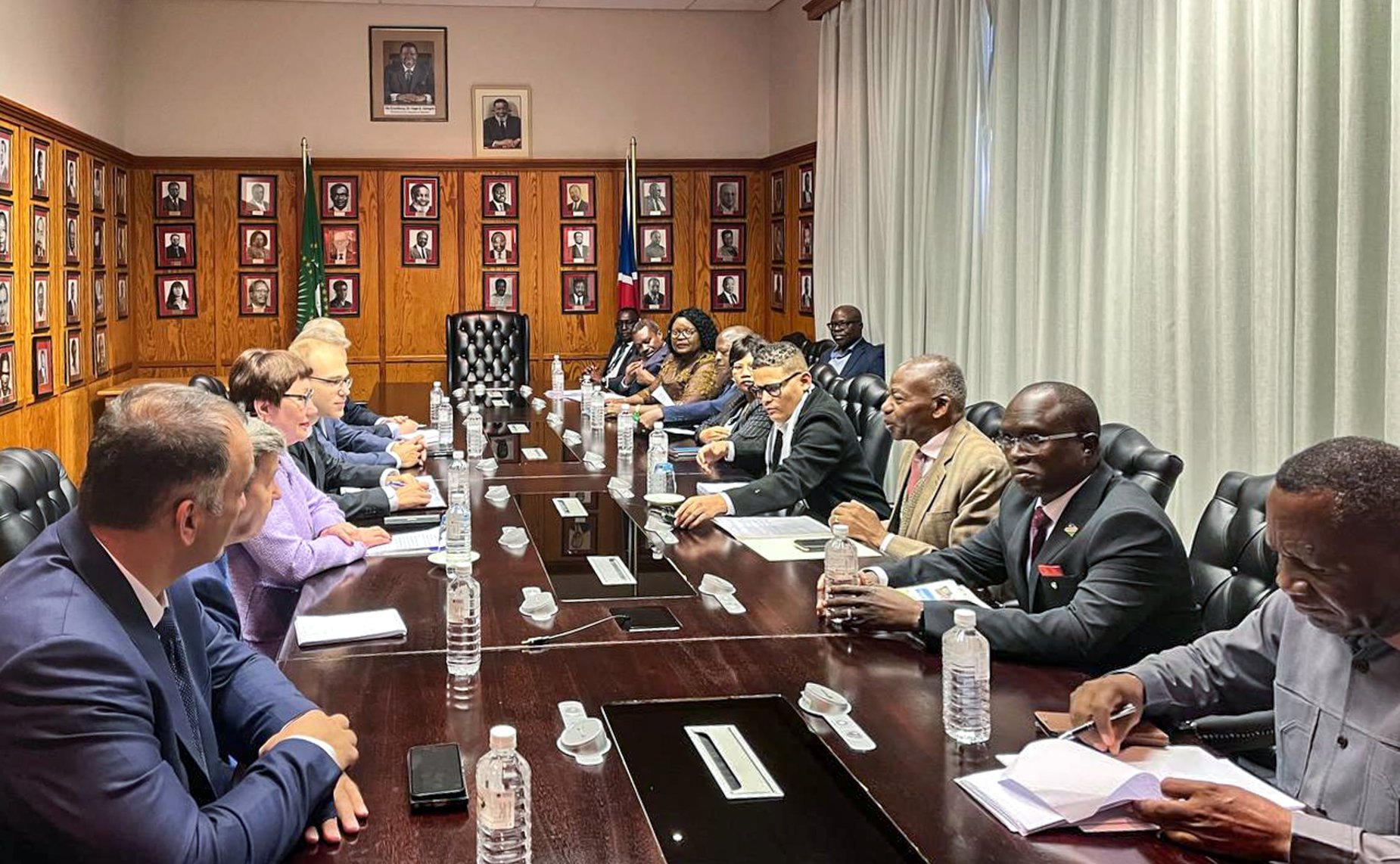 Делегация Совета Федерации во главе с Еленой Перминовой в ходе визита в Намибию была принята Председателем Национального Собрания Намибии Питером Качавиви